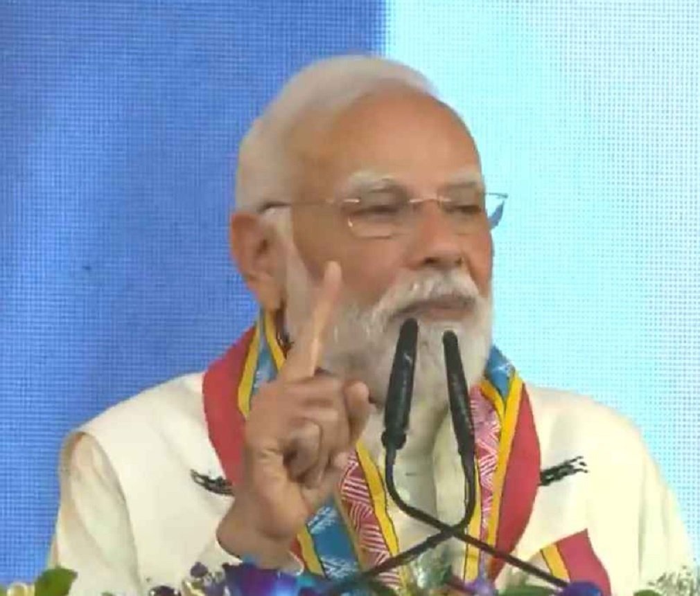 PM Modi in CG Rajyotsav 2025: PM मोदी ने किया राज्योत्सव का शुभारंभ, कहा –‘छत्तीसगढ़ नक्सलवाद की बेड़ियों से मुक्त हो रहा है