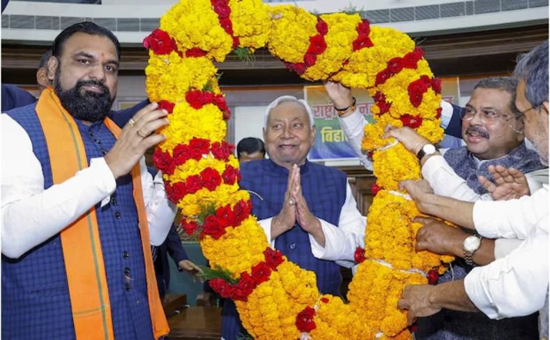 Bihar CM Oath Ceremony : बिहार में नीतीश का कमबैक 10.0! आज शपथ ग्रहण, नई कैबिनेट में कौन बनेगा मंत्री? देखें लिस्ट
