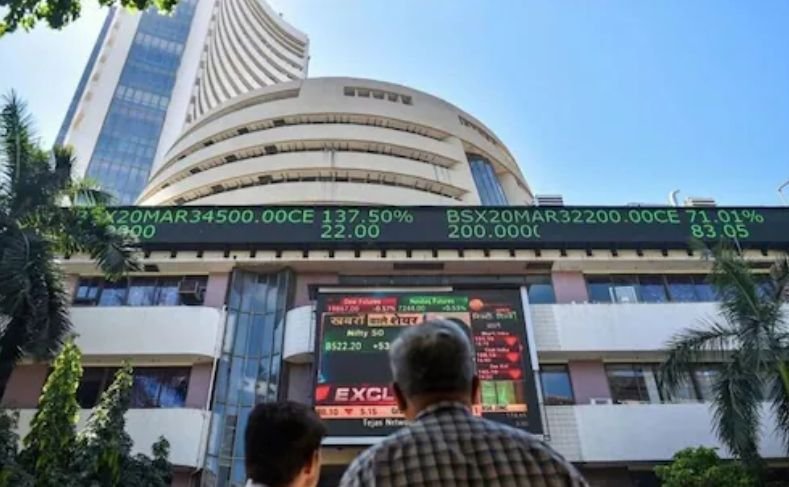 Business News : भारतीय बाजार सपाट, रुपये में मजबूती और कच्चे तेल में गिरावट से मिला सहारा