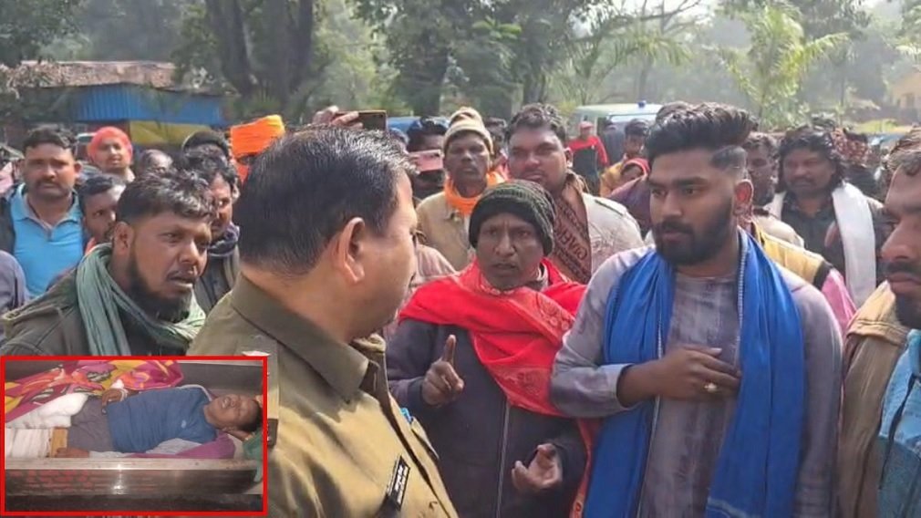 CG ACCIDENT : भीषण सड़क हादसे में शिक्षक की मौत, इलाज में लापरवाही और कार्रवाई की मांग को लेकर ग्रामीणों का जिला अस्पताल घेराव