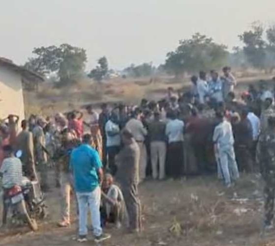 CG News : धमतरी में धर्मांतरण विवाद पर तनाव, ग्रामीणों ने धर्मांतरित महिला के अंतिम संस्कार पर जताया विरोध, दफनाने से रोका