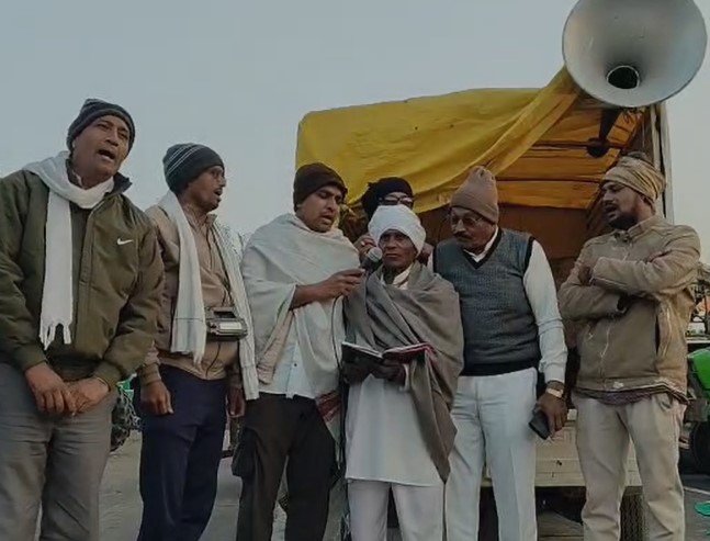 Barwani News: बड़वानी खलघाट टोल प्लाजा पर किसानों का आंदोलन शुरू, एमएसपी समेत अन्य मांगों को लेकर बड़वानी जिले सहित 5 जिलों के किसान हाईवे पर किया चक्काजाम