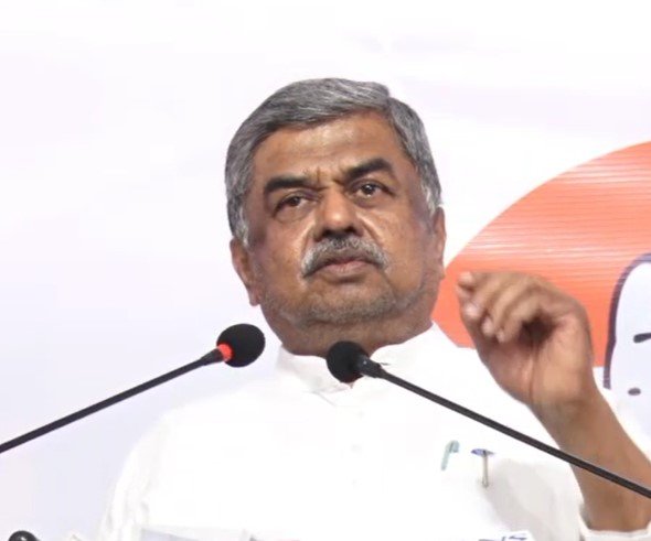 MP NEWS : मनरेगा नाम बदलने और नेशनल हेराल्ड मुद्दे पर कांग्रेस ने केंद्र सरकार पर जमकर हमला बोला, आंदोलन की चेतावनी दी