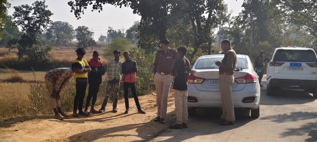 CG News : BJP नेता की दिनदहाड़े हत्या, बिलासपुर आईजी पहुंचे घटनास्थल, फरार आरोपियों की तलाश में जुटी पुलिस