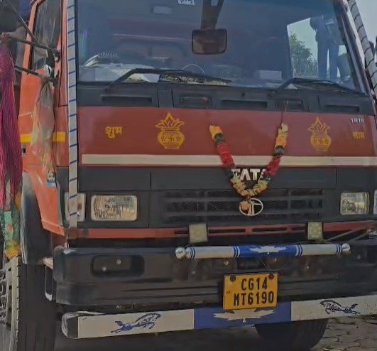 Cg News: जशपुर में ट्रक ड्राइवर से 13 लाख की कथित लूट! ड्राइवर के बयान पर शक, पुलिस ने झारखंड सीमा तक बढ़ाई तलाश