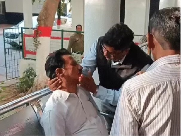 CG NEWS: शिक्षा मंत्री की फटकार से BEO बेहोश, शिक्षकों के अटैचमेंट पर बैठक में हंगामा