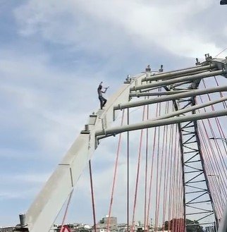 MP NEWS : रानी कमलापति ब्रिज पर युवक चढ़ा, जमकर काटा हंगामा, देखें वीडियो