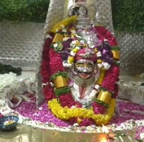 Mahakal Temple : महाकाल मंदिर में बड़ी फूल-मालाओं पर प्रतिबंध, केवल मंदिर समिति चढ़ाएगी मालाएं