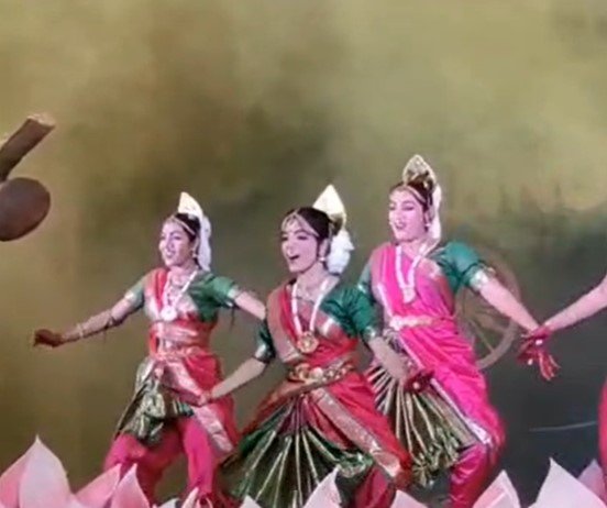 Bacheli News :डीएवी पब्लिक स्कूल बचेली ने “एक भारत श्रेष्ठ भारत” थीम पर मनाया स्थापना दिवस व वार्षिक उत्सव