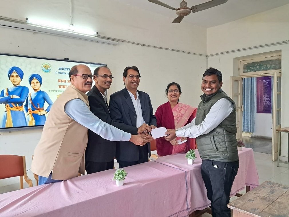 CG NEWS : पं. रविशंकर शुक्ल विश्वविद्यालय में वीर बाल दिवस कार्यक्रम, छात्र-छात्राओं ने वीर साहिबजादों के बलिदान को किया नमन