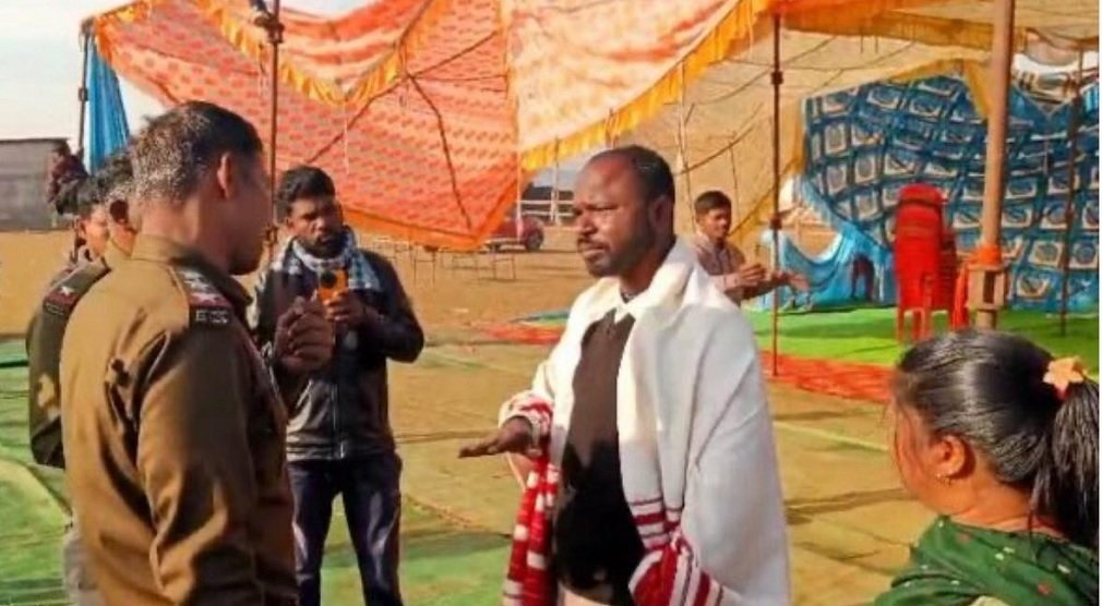 CG NEWS : मैनपाट में बक्साइट खदान विस्तार पर बवाल: जनसुनवाई में ग्रामीणों ने उखाड़ा पंडाल, प्रशासन पर लगाए गंभीर आरोप