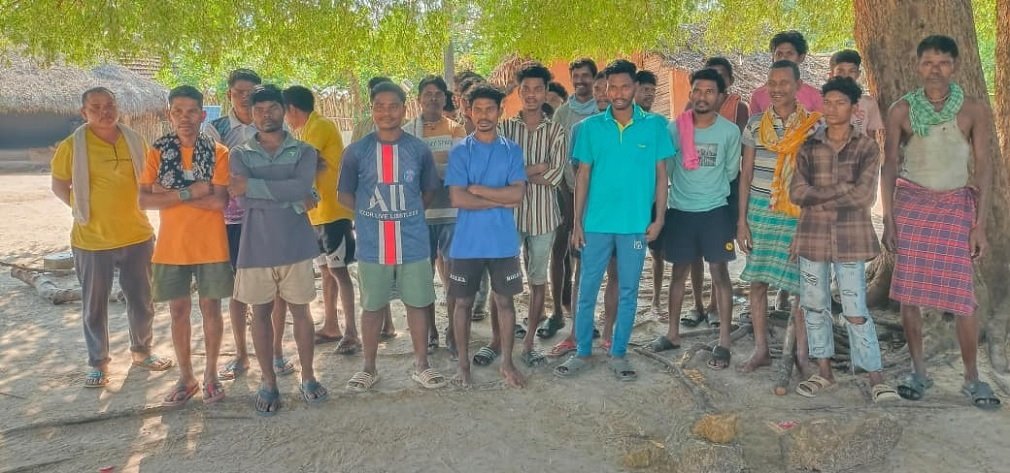 sukma News : टेटराई के ग्रामीणों की पुकार — सड़क आई, बाज़ार आया… पर बिजली कब आएगी?डिप्टी CM को लेटर देने के 9 महीने बाद भी नहीं लगी बिजली