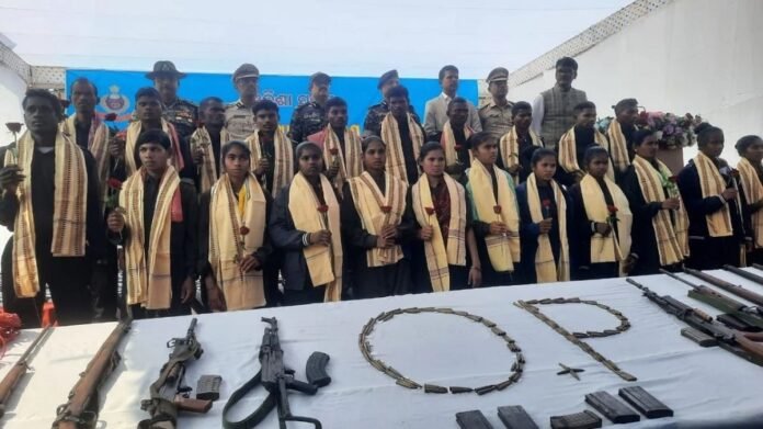 22 Maoists Surrender 22 Maoists Surrender