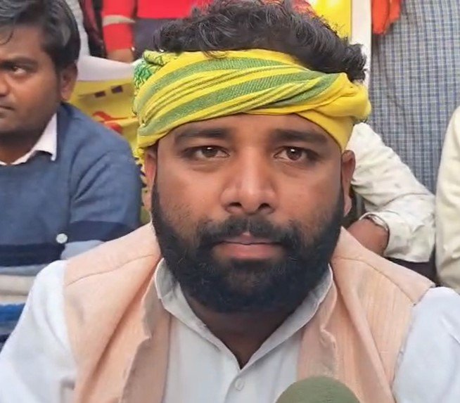 Singrauli News : न्याय की गुहार या प्रशासन की चुप्पी? श्रीलाल बैगा को न्याय न मिलने पर 5 किमी ‘खाट यात्रा’ से उबाल में आदिवासी समाज..