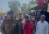 Jabalpur News : मढ़ोताल में पुलिस का एक्शन मोड,चाकू चमकाकर वसूली करने वाले युवक से व्यापारियों से मंगवाई माफ़ी, Jabalpur News