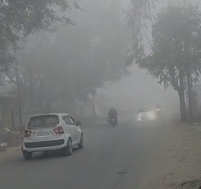 Singrauli News: सिंगरौली जिले में घना कोहरा बना आफ़त,, सुबह 9 बजे तक थमी वाहनों की रफ्तार