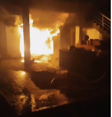 Singrauli News : सिंगरौली में दुकान आग में जलकर खाक, ग्रामीणों में फूटा गुस्सा