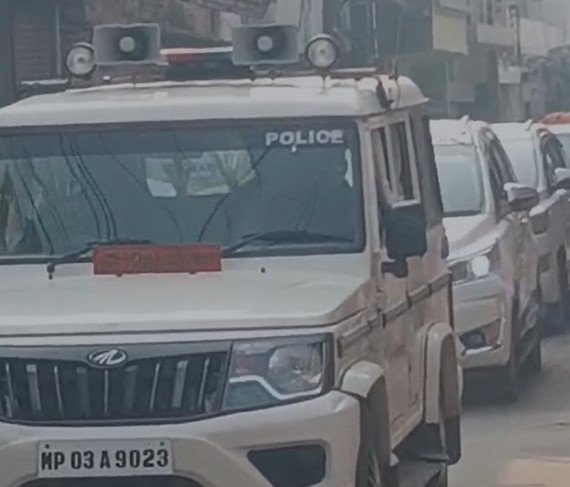 rewa news : स्टेशन रोड में डिप्टी सीएम का काफिला फंसने के बाद गुरुवार की सुबह किला रोड में घंटों फंसे रहे राज्यपाल, खानापूर्ति करने में लगी रही यातायात पुलिस, प्रोटोकॉल की उड़ी धज्जियां