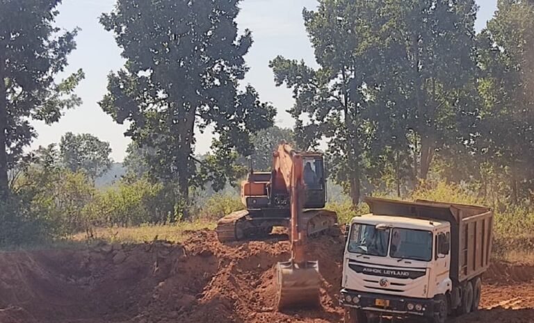 CG NEWS: खनिज तस्कर जिले में मासूम बच्चों के लिए खोद रहे हैं मौत का गड्ढा, महज 15 दिनों पहले घटी घटना से भी सबक नहीं ले रहे हैं खनिज तस्कर