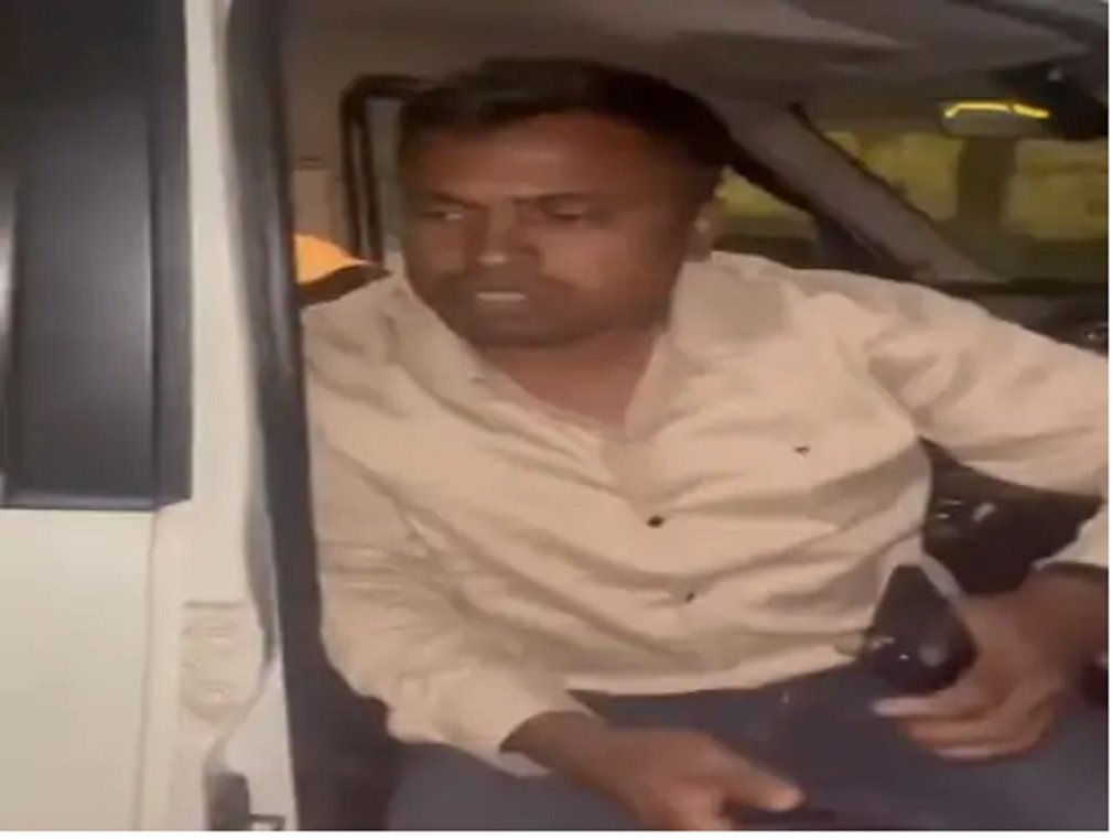 CG NEWS : रायपुर में पुलिस जीप में शराबखोरी का वीडियो वायरल, नशे में धुत ड्राइवर और साथी, कांग्रेस ने कानून व्यवस्था पर उठाए सवाल