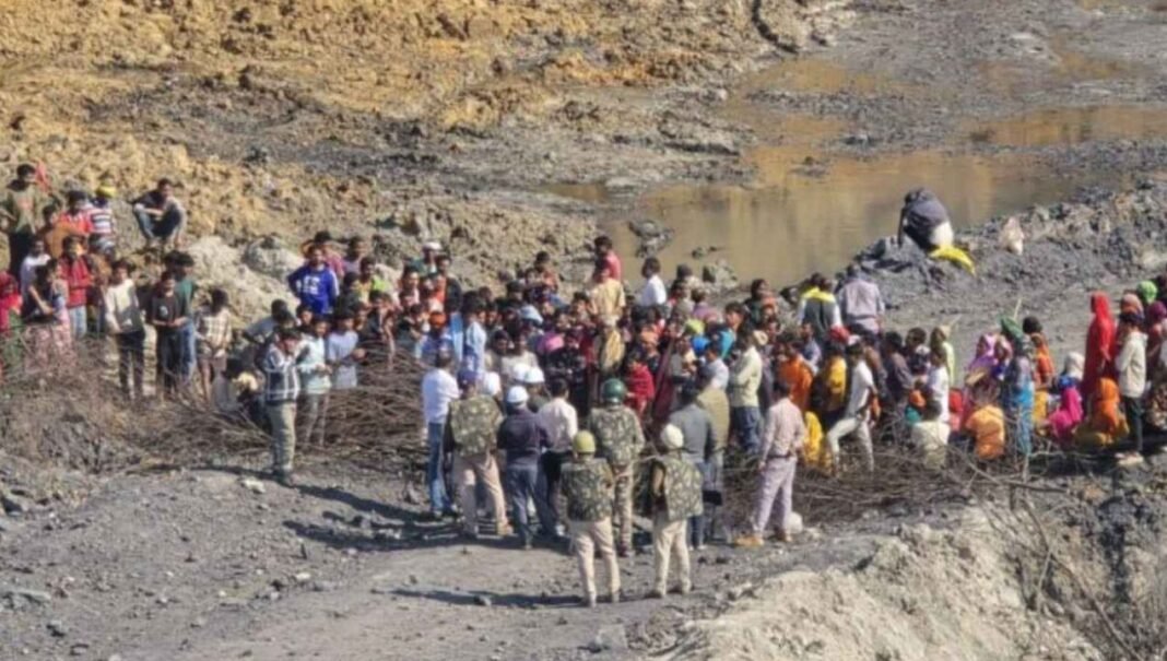 Amera Coal Mine Protest : अंबिकापुर में कोल माइंस बवाल पर तगड़ा एक्शन! 150 ग्रामीणों पर FIR, ASP–SDOP हुए थे घायल