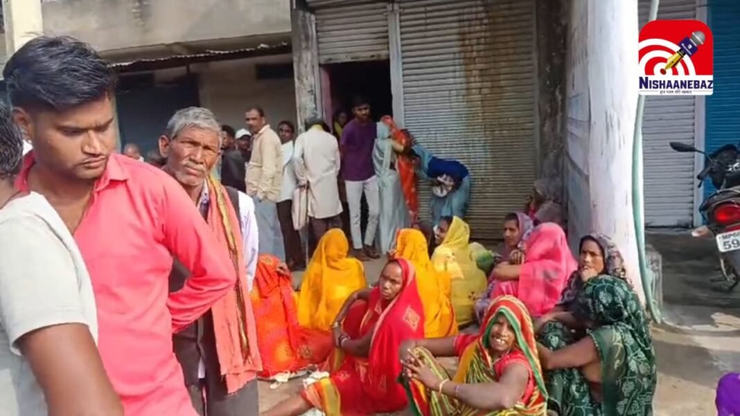 Public Distribution System : कोटेदार की मनमानी चरम पर : 608 राशनधारियों के हक पर डाका, अमहा टोला में 4 माह से नहीं मिला राशन!