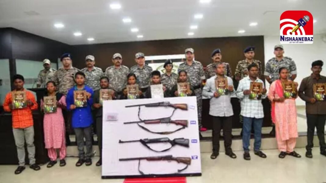 Naxal : छत्तीसगढ़-महाराष्ट्र बॉर्डर से कांकेर तक 15 नक्सलियों का आत्मसमर्पण, 1 करोड़ से अधिक का इनाम घोषित