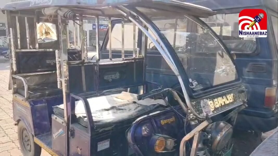 Jabalpur Court Complex : जबलपुर न्यायालय परिसर से चोरी हुआ ई-रिक्शा बरामद, ओमती पुलिस ने आरोपी को गिरफ्तार कर भेजा जेल