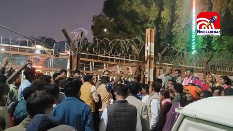 Jogi Congress : बचेली में जोगी कांग्रेस का हल्लाबोल : निजीकरण के विरोध में प्रदर्शन, CISF ने भांजी लाठियां, कई घायल
