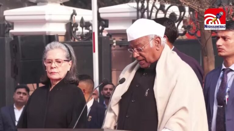 Congress’s 141st Foundation Day : कांग्रेस का 141वां स्थापना दिवस: “सत्ता कम हो सकती है पर रीढ़ अभी भी सीधी”, खड़गे का बीजेपी पर तीखा हमला