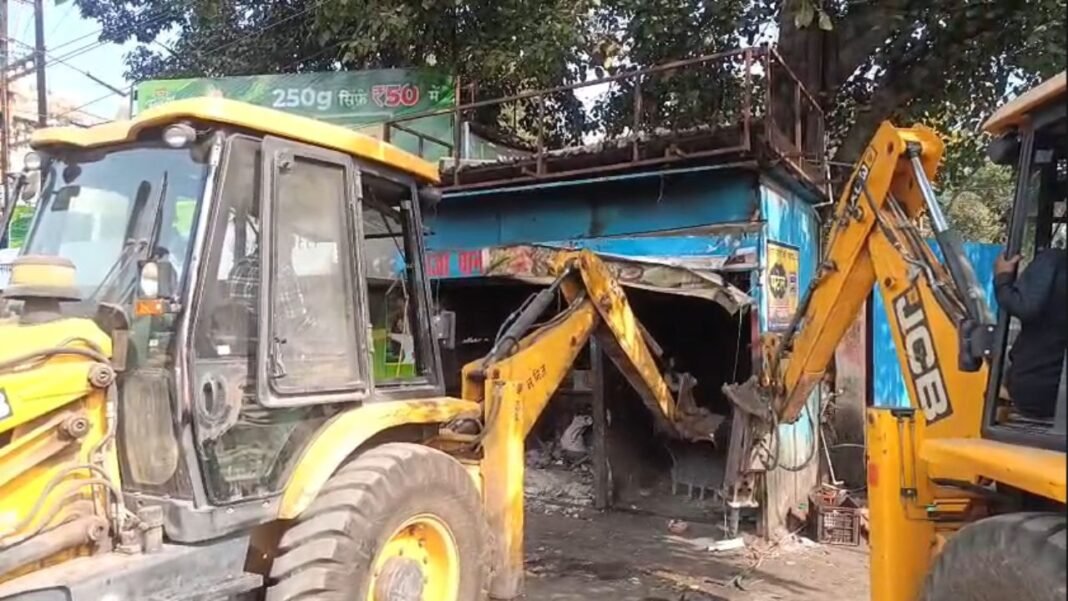 Jabalpur Municipal Corporation : जबलपुर में नगर निगम का बड़ा एक्शन, अस्थाई अतिक्रमणों पर चला बुलडोजर
