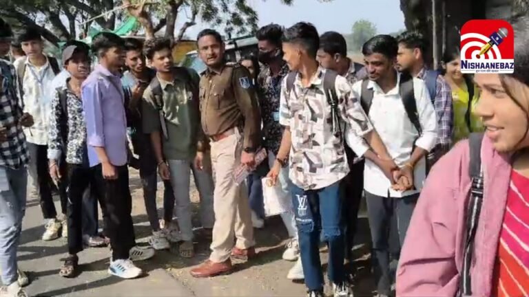 traffic system is bad : बड़वानी में यातायात व्यवस्था बदहाल, शहर के बाहर चालानी कार्रवाई पर उठे सवाल; मुख्य मार्गों पर बेतरतीब पार्किंग से भीषण जाम
