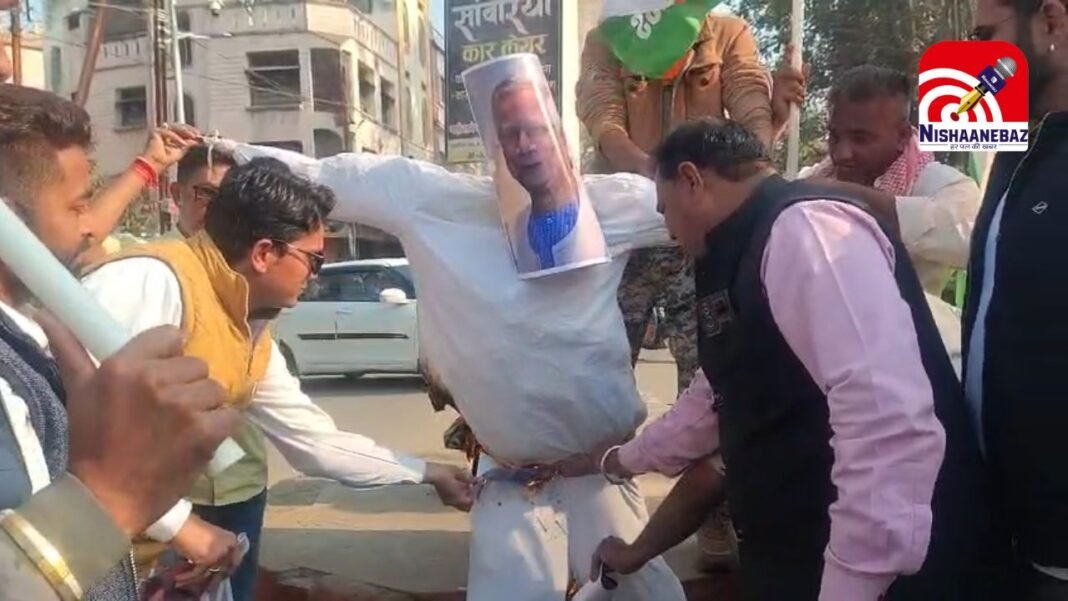 Barwani News : बड़वानी में गरजी युवा कांग्रेस: बांग्लादेश में हिंदुओं पर अत्याचार के खिलाफ फूंका मोहम्मद यूनुस का पुतला