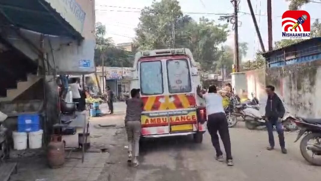 108 Ambulance Breakdown : कोर्ट चौराहे पर बंद हुई एंबुलेंस, यातायात प्रभावित; CMHO ने 108 प्रबंधन से मांगी रिपोर्ट