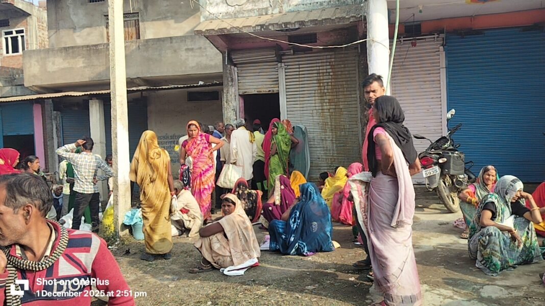 Singrauli News : अमहाटोला में कोटेदार की खुली मनमानी, 608 गरीब परिवारों का राशन चार माह से गायब!