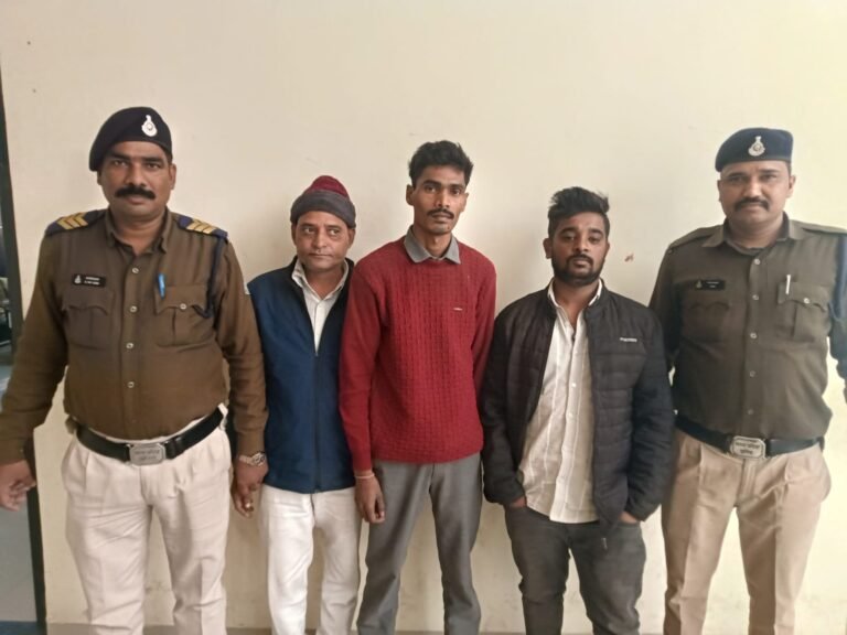Servant Theft : नौकर ने मालकिन का ₹7 लाख का कीमती ब्रेसलेट चुराया, पुलिस ने दलाल सहित तीन को पकड़ा
