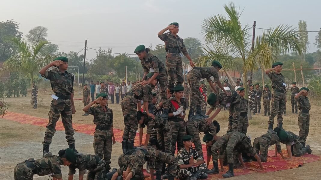 Akhand Hind Fauj : अखंड हिंद फौज ने छात्र-छात्राओं को दिया प्राथमिक सैन्य प्रशिक्षण, देशभक्ति की भावना जागृत करने पर जोर