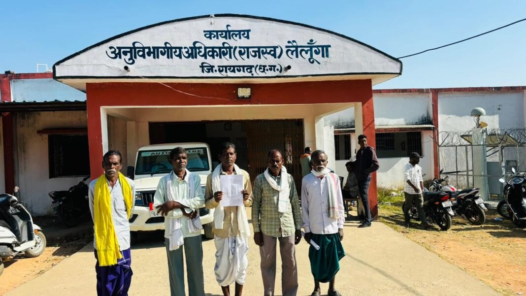 Fake transfer of ownership : राजस्व तंत्र में भू-माफियाओं का खेल : फर्जी नामांतरण, स्टांप चोरी और नियमों की अवहेलना का आरोप, संयुक्त कलेक्टर से शिकायत