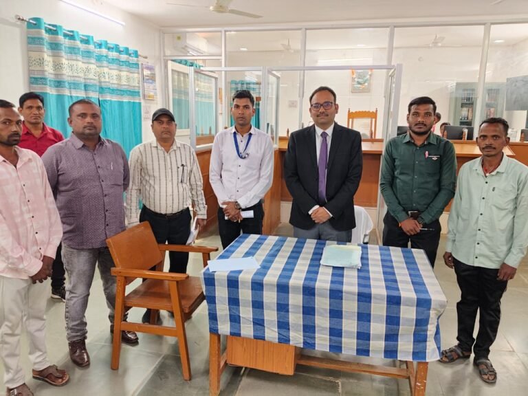 National Lok Adalat : छुईखदान व्यवहार न्यायालय में नेशनल लोक अदालत का सफल आयोजन, आपसी सहमति से निपटे कई पुराने मामले