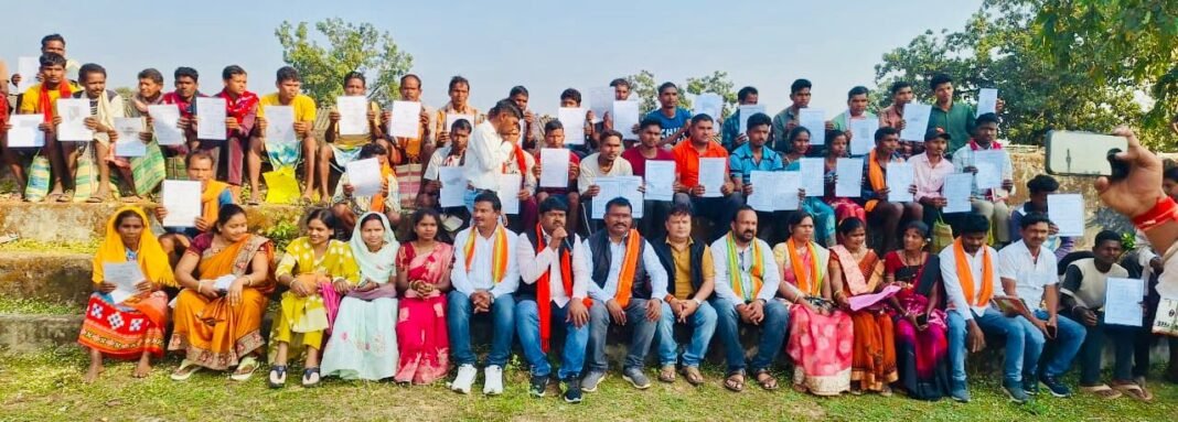 Niyad Nellanaar scheme : सुकमा में ‘नियद नेल्लानार’ योजना से ऐतिहासिक कदम, 197 आदिवासियों को बांटे गए वन अधिकार पट्टे