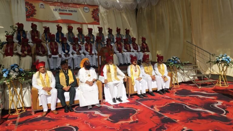 APS University : APS विश्वविद्यालय का 13वां दीक्षांत समारोह : राज्यपाल ने दी मानद उपाधियाँ, मेधावियों के सिर सजा स्वर्ण पदक का ताज
