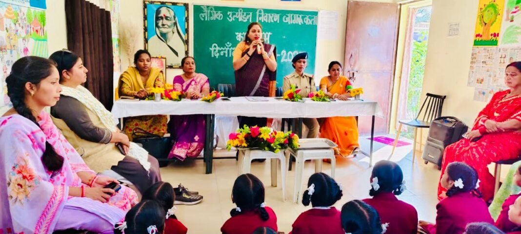 Legal rights : बेटियों को मिला सुरक्षा का कवच : छिंदगढ़ कस्तूरबा विद्यालय में महिला आयोग ने सिखाए कानूनी अधिकार