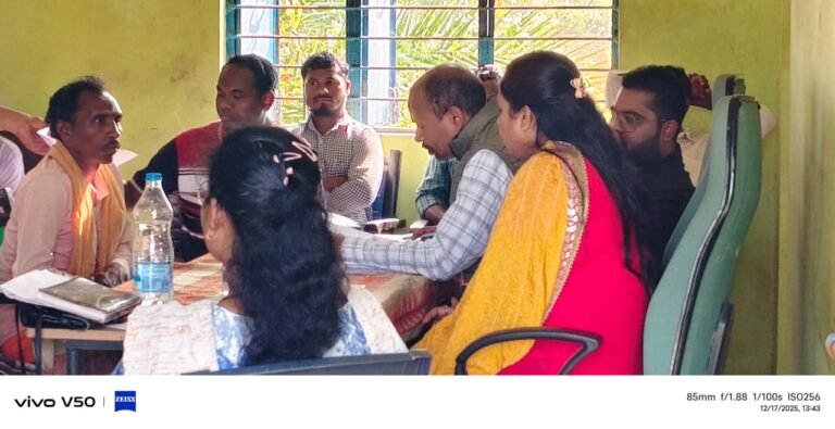 Marenga Panchayat : मारेंगा पीएम आवास घोटाला : महिला आयोग सदस्य दीपिका शोरी ने खुद संभाली कमान, ग्रामीणों के बीच बैठकर हुई जांच
