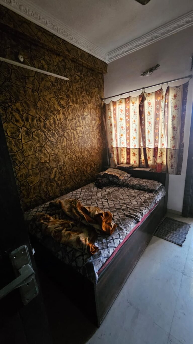 Sensation in Indore : घर के अंदर मिले पति-पत्नी के सड़े-गले शव, 15 दिन पुरानी बताई जा रही घटना