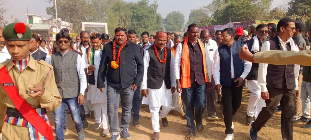 Sports competition : फरसगांव : 16 जोन के 2000 खिलाड़ी भूमका में दिखाएंगे दमखम, चार दिवसीय खेल प्रतियोगिता शुरू