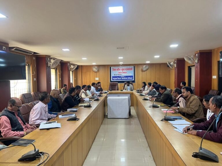 Review of development plans : विकास योजनाओं की समीक्षा, अपर कलेक्टर ने कहा- अंतिम व्यक्ति तक पहुँचे सरकारी लाभ