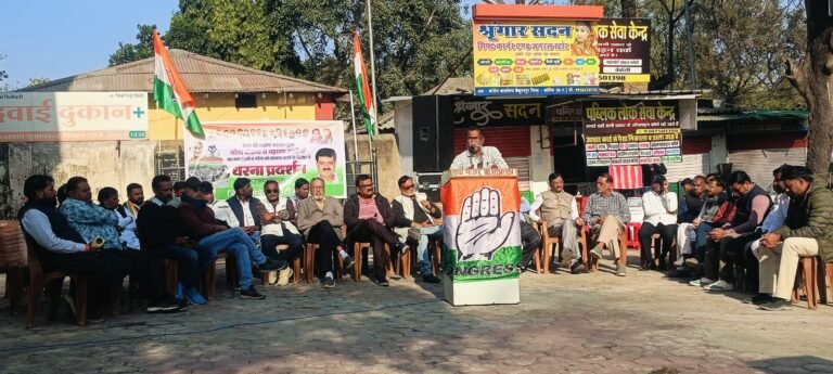 Congress Protest Korea : कोरिया में कांग्रेस का हल्लाबोल: ‘मनरेगा से गांधी का नाम हटाना उनकी विचारधारा पर हमला, गरीबों के पेट पर लात’