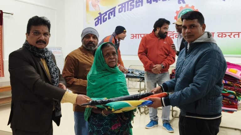 INTUC Kirandul Social Work : किरंदुल इंटक यूनियन ने जरूरतमंदों को बांटे कंबल, शिक्षा के प्रसार हेतु ‘सरदार पटेल पुस्तकालय’ का हुआ शुभारंभ