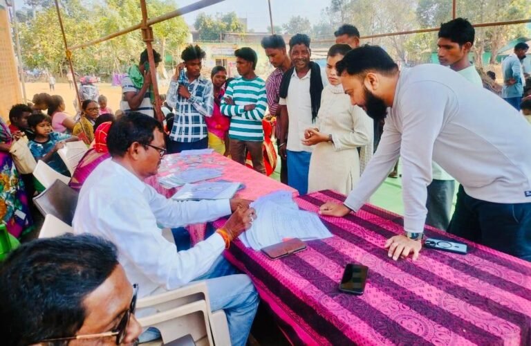 Niyad Nellanaar Scheme : ‘नियद नेल्लानार योजना’ से संवर रहा वनांचल, विशेष शिविर में 708 ग्रामीणों को मिले आधार और आयुष्मान कार्ड