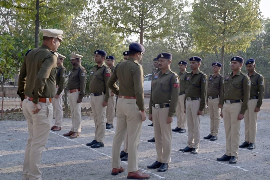 SP Anjaneya Varshney : एसपी आंजनेय वार्ष्णेय ने किया सरिया थाने का वार्षिक निरीक्षण, अच्छे टर्न आउट वाले पुलिसकर्मी हुए पुरस्कृत